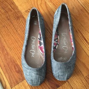 Gray canvas flats 9.5 Toms
